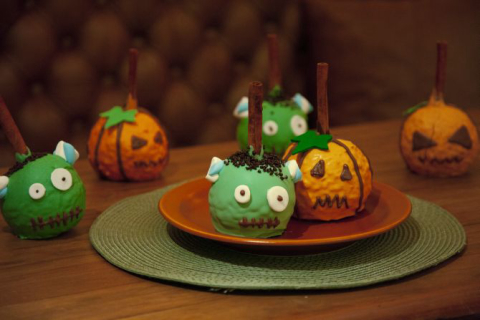 Maçã caramelada de Halloween