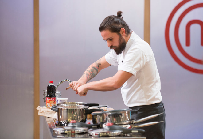 Chef curitibano, André, foi destaque no MasterChef. André apresentou duo de guioza e conquistou os jurados. Foto: Carlos Reinis/Band