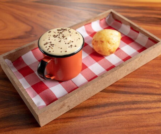 Pingado de cogumelos com café e pão de queijo, do brunch do restaurante. Foto: Divlugação