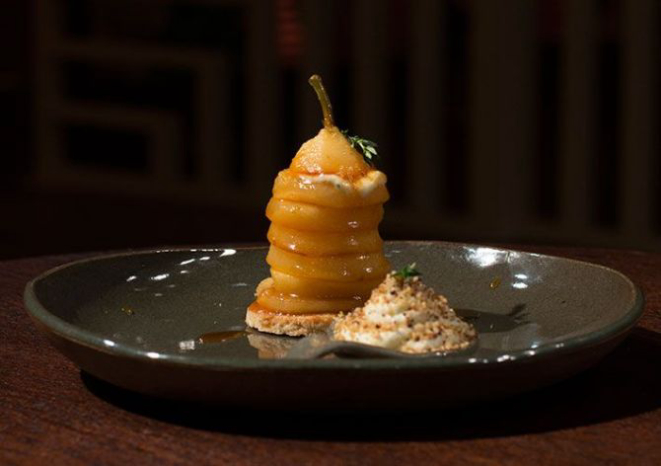 Tarte tartin de pera com creme de gorgonzola e caramelo de moscatel de Heaven. Foto: Carlos Reinis/Band