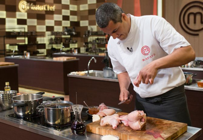 Rafael Gomes foi o primeiro finalista do MasterChef Profissionais 2018. Foto: Carlos Reinis/Band