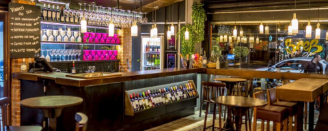 Wine bars em Curitiba para curtir um bom vinho e espumantes