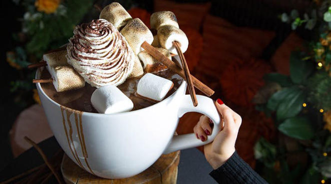 Chocolate quente gigante do PHD Terrace, em NY. Foto: Divulgação.