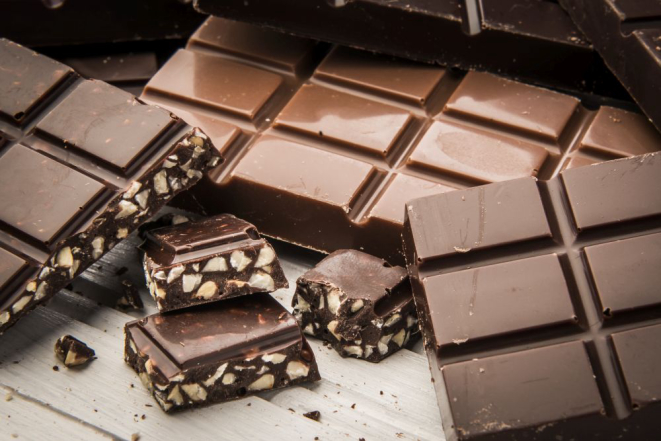 Os candidatos selecionados passarão o dia todo experimentando chocolates que ainda não foram lançados no mercado. Foto: Letícia Akemi/Gazeta do Povo.