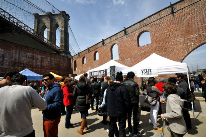 A feira Smorgasburg é realizada nos fins de semana de verão no bairro de Williamsburg, em Nova York. Foto: Visualhunt.