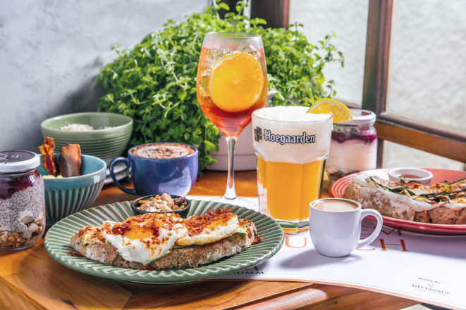 No Dopê Casual Food, há até uma releitura de Aperol Spritz para acompanhar o brunch. Foto: divulgação.