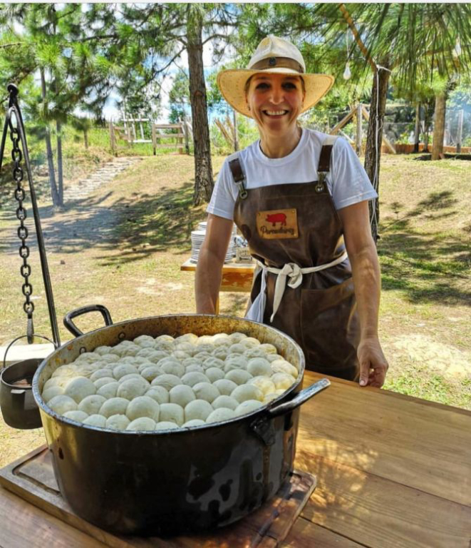 Rosane Radecki preparará linguiças artesanais de porco moura além, é claro, do clássico pão no bafo. Foto: Divulgação