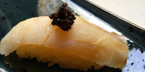 Conheça o brasileiro que conquistou Portugal fazendo sushi de bacalhau