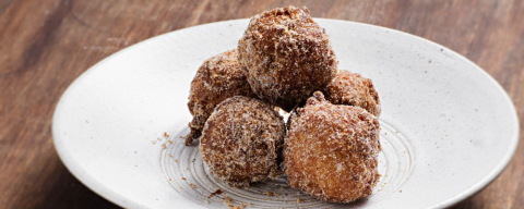 Gostinho de infância: aprenda três receitas de bolinho de chuva