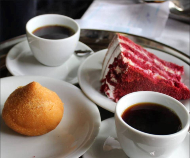 Café coado, coxinha de jaca e red velvet. Foto: divulgação