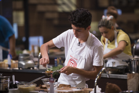 Helton se destaca novamente no MasterChef. Para o bem e para o mal