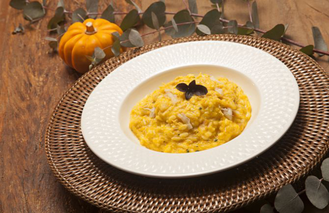 Risoto de bacalhau com abóboras, preparado pela chef 