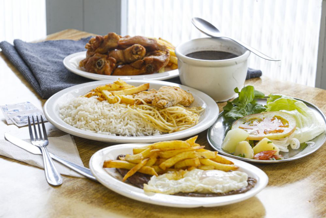 Os pratos-feitos preparados pelo 'português' continuarão sendo servidos depois que ele se afastar do Restaurante Beija Flor. Foto: André Rodrigues/Gazeta do Povo.