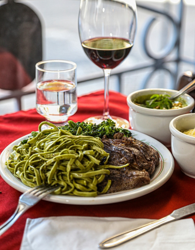 O Filet Spaghetto, um dos carros-chefes da casa, foi sugestão de um cliente nos primeiros dias do restaurante. Foto: André Rodrigues/Gazeta do Povo.