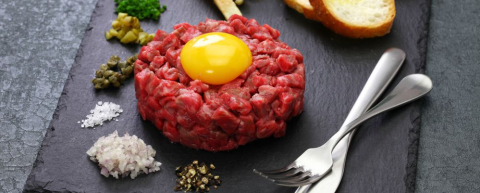 Picada na faca ou moída: veja as diferenças entre carne-de-onça, steak tartare e hackpeter