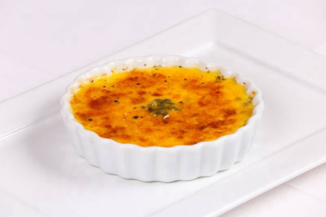 Crème Brûlée de maracujá, a sobremesa do jantar harmonizado desta terça-feira. | Foto: Divulgação