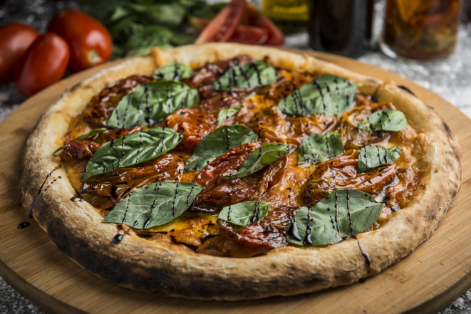 Margherita Especial da Nonna leva tomates secos feitos na casa. Foto: Letícia Akemi/Gazeta do Povo 