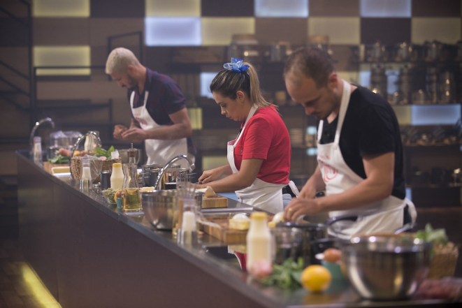 Os três participantes tiveram que preparar três receitas. Foto: Carlos Reinis/Band/Divulgação