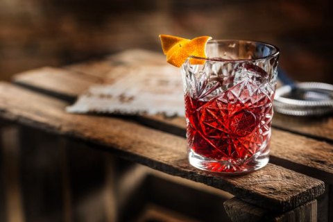 Grandes nomes da coquetelaria revelam o que não pode faltar no negroni perfeito