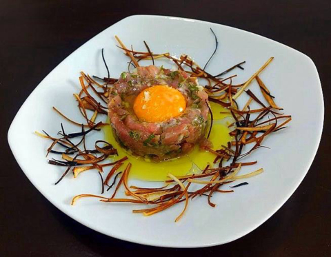 Quer fazer um Tartare de cordeiro em casa e surpreender? Veja a receita