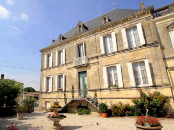 O Château Maison Blanche, paixão da família Bouey e inspirador de grandes vinhos. 