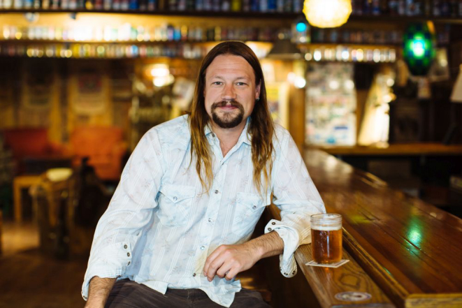 Jeremy Marshall é o mestre cervejeiro da marca, que supervisionou o início da produção da Lagunitas no Brasil. Foto: divulgação.