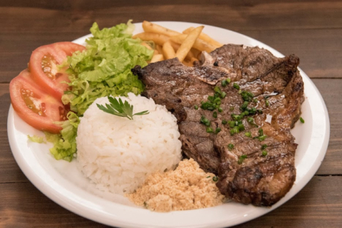 T-bone de 300 g é eleito melhor prato executivo de Curitiba