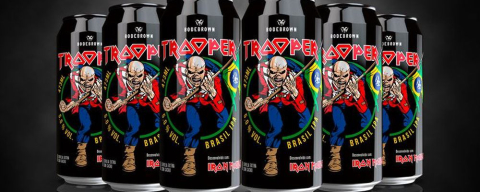 Vocalista do Iron Maiden prova cerveja curitibana e cria receita exclusiva com a marca