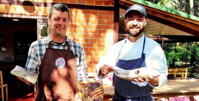 Marcelo Empinotti e Lucas Cintra cozinham juntos neste sábado (28), na Salumeria Monte Bello. 