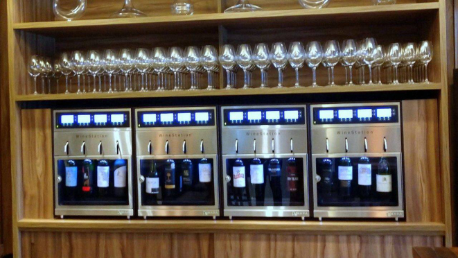 Wine Station, com 16 torneiras de vinhos de todos os cantos do mundo.