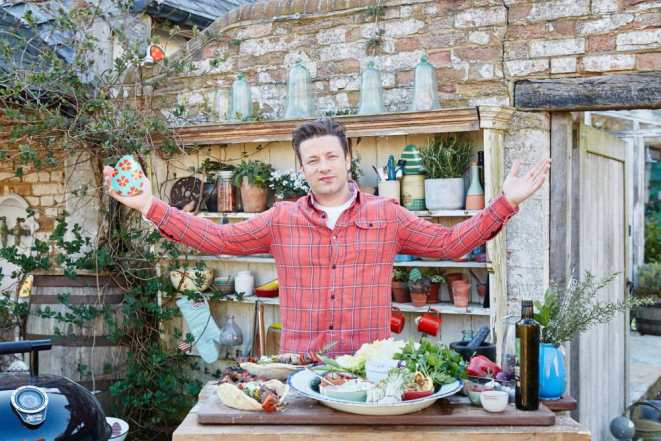 Famoso no mundo todo por programas de TV e livros de receitas Jamie Oliver pegou o mercado de surpresa ao anunciar o fechamento de parte de seus restaurantes. Foto: reprodução Facebook.