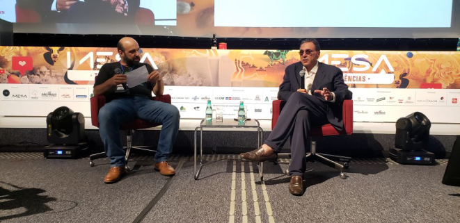 Ricardo Castilho entrevista Rogério Fasano durante o Mesa Tendências 2019. Foto: Flávia Schiochet/Gazeta do Povo