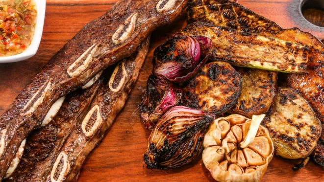 Asado de Tira da Parrilla 909, opção de carne para harmonizar com os vinhos do festival. 