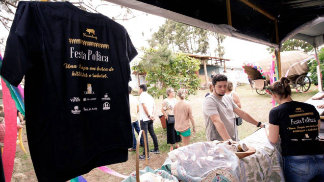 A camiseta oficial da festa. 