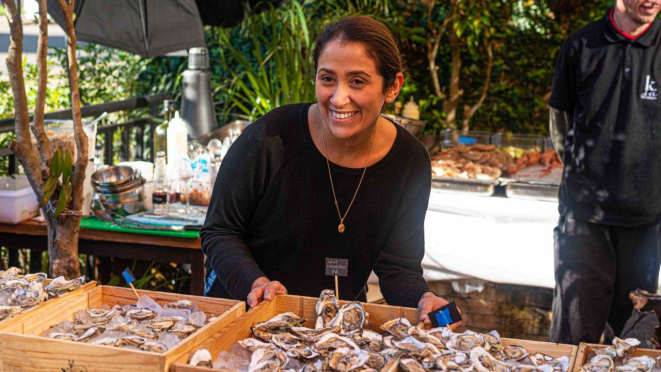 Chef Claudia Krauspenhar e as ostras... neste sábado tem mais Oyster Bar.