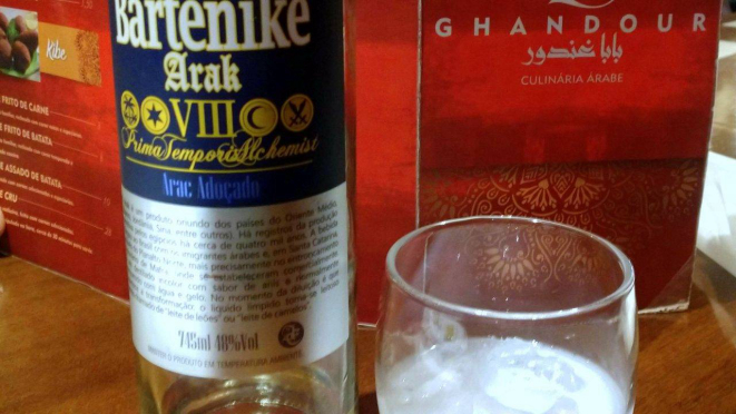 O Arak é aperitivo obrigatório nas mesas árabes. E quando vem de Santa Catarina?