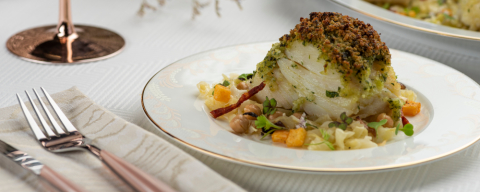 Bacalhau ao forno com grão de bico e repolho