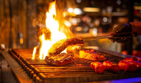 Nova churrascaria serve carnes nobres em ambiente descontraído e de alto astral