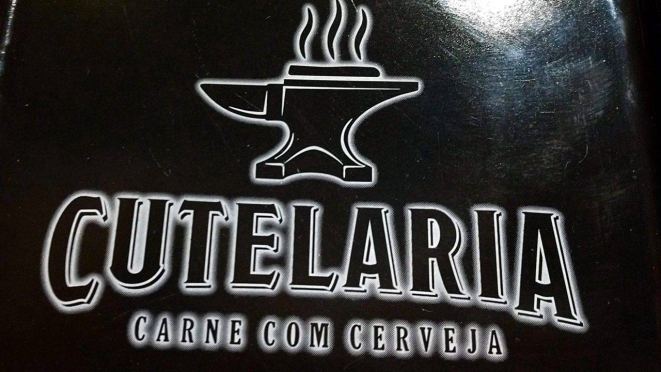 A bigorna é o símbolo da churrascaria. 