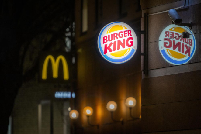 As franquias de fast food são as que mais ganharam novas unidades, principalmente das concorrentes McDonald's e Burger King. Ambas estão entre as 5 maiores operadoras do país. Foto: Unsplash.