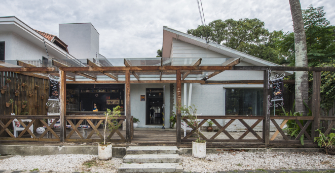 Fachada do novo restaurante Dedo de Moça, que aos poucos volta ao ritmo. Foto: Letícia Akemi/Bom Gourmet