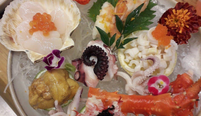 Seleção de sashimi especiais do Z.: centolla, atum, barriga de salmão, vieiras, ouriço, camarão, polvo e ikura.