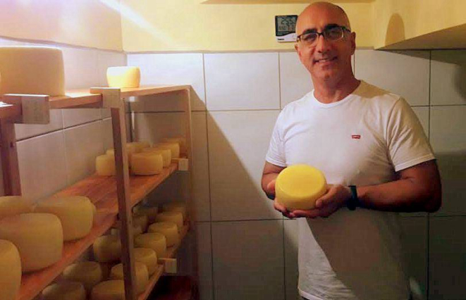 Alfredo Alemão e seu Queijo Tomazina, campeão brasileiro em sua categoria em 2019.