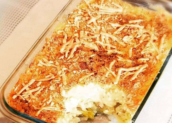 O prato de Alho-poró gratinado recém-saído do forno.