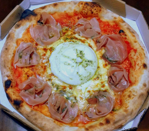 Proença, pizzaiolo por acaso. E que pizza sensacional!