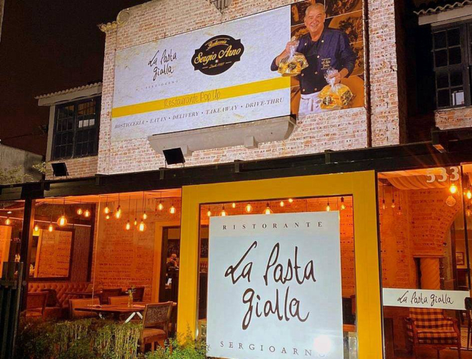 A fachada no La Pasta Gialla Pop Up, aberto há dez dias no Bigorrilho. 