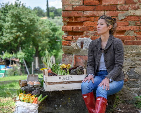 Vittoria Ferragamo, herdeira de Ferruccio Ferragamo, apresenta sua horta sustentável, na Toscana, com certificação biológica