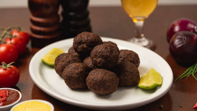 A porção de Bolinho de carne, que, no pão, participa do Festival do Pão com Bolinho. 