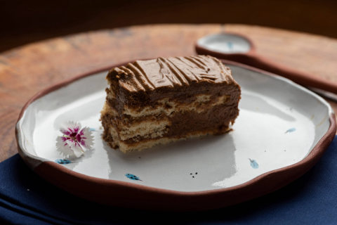 Confira como preparar o pavê de chocolate que tem gosto de infância