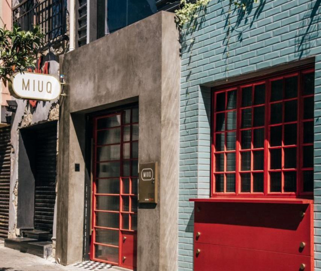 O MiuQ Restaurante fica na Carlos de Carvalho, no Bigorrilho, ao lado do Officina Restô Bar. 